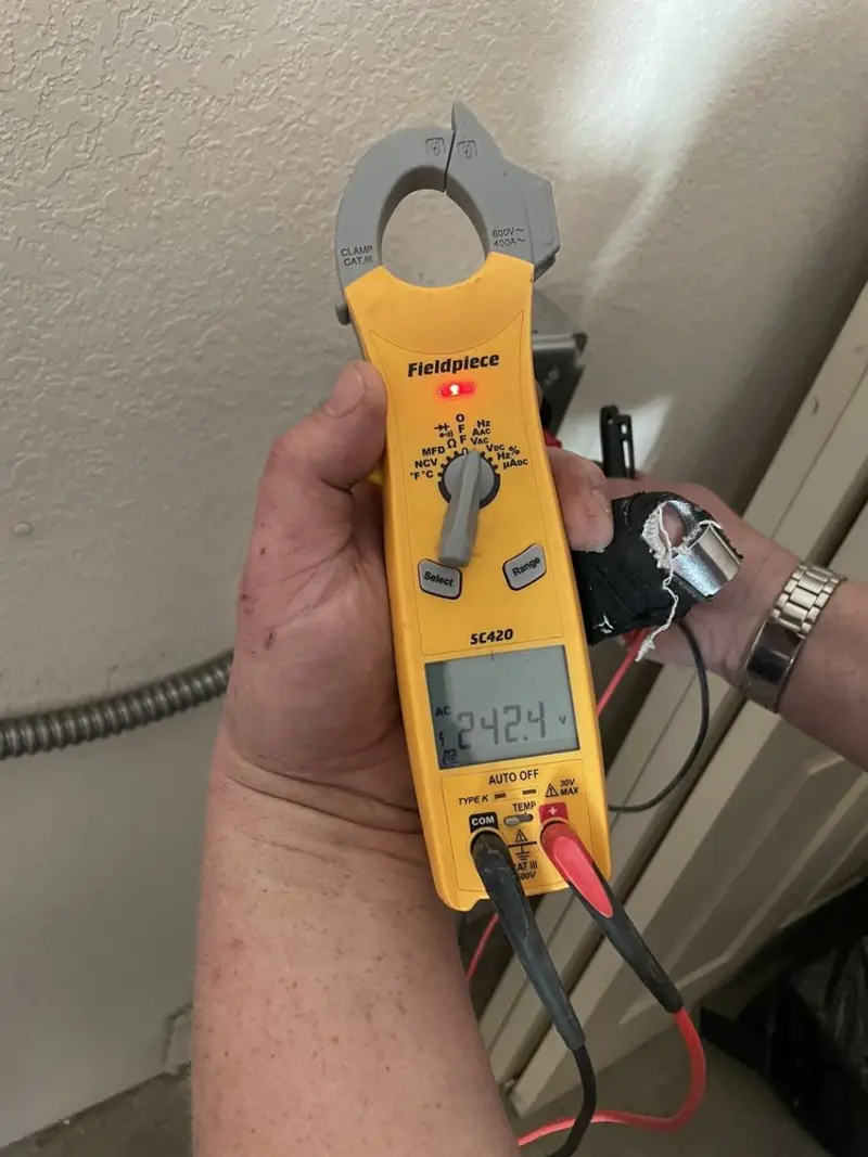 Voltage testing with clamp meter during Aluminum Wiring Replacement in Cascade